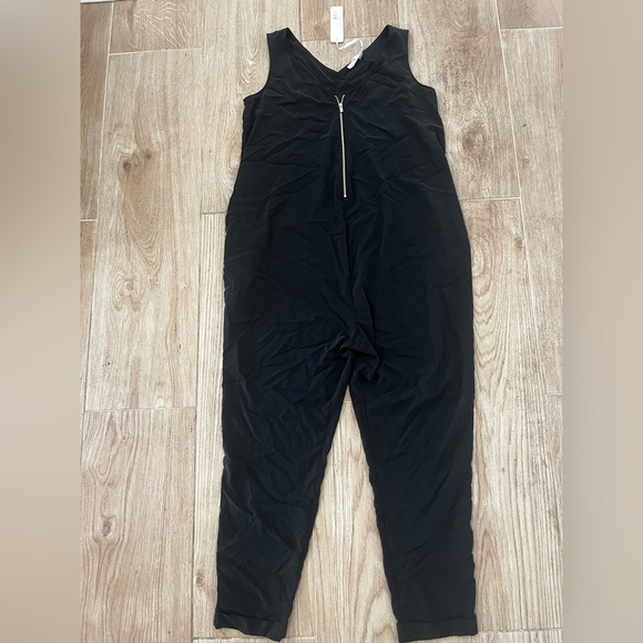 NWT Ingrid & Isabel Sleeveless Zip Front Maternity Jumpsuit - Picture 8 of 9